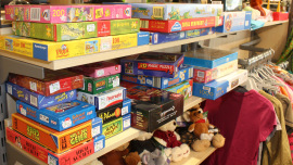 Spiele im Oxfam Shop