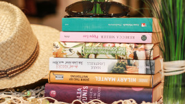 Bücher für den Urlaub können Sie im Oxfam Shop kaufen.