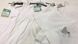 Weißwäsche im Oxfam Shop