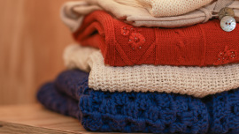 Wollpullover im Oxfam Shop