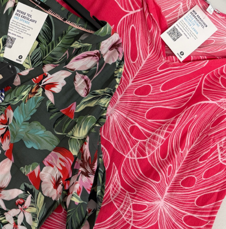 Kleidung aus den Oxfam Shops