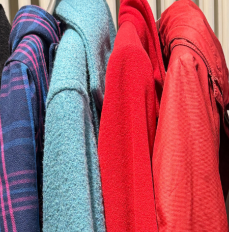 Warme Kleidung aus dem Oxfam Shop