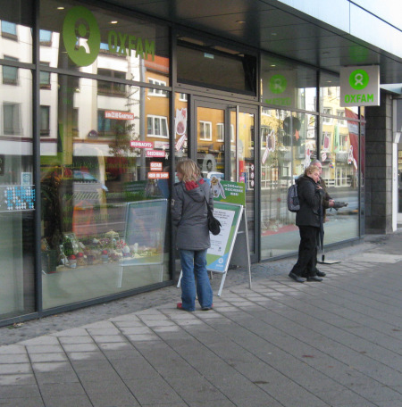 Oxfam Shop Kasse Außenansicht