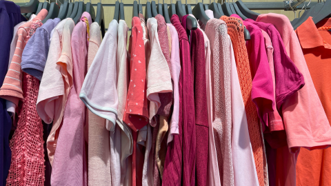 Kleidung aus den Oxfam Shops