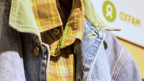 Jeansjacken und mehr Denim gibt es im Oxfam Shop
