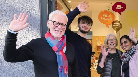 Heinz Bernd, Jeremias, Sigrid und Kiranjit arbeiten ehrenamtlich in Berliner Oxfam Shops.