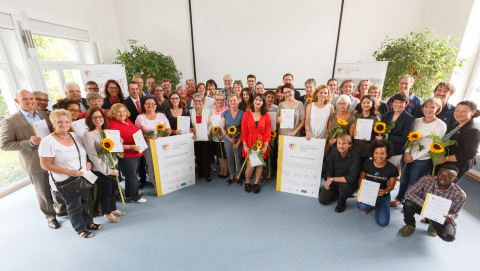 Die Ehrenamtliche Helga Lehmann (Reihe unten 6.v.l.) bei der Nominierungsfeier für den Engagementpreis 2017 Die Ehrenamtliche Helga Lehmann (Reihe unten 6.v.l.) bei der Nominierungsfeier für den Engagementpreis 2017