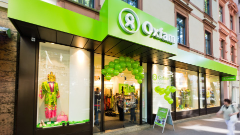 Der Oxfam Fashionshop in Frankfurt-Sachsenhausen von außen.