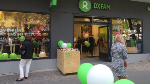 Der Shop Oxfam MOVE Berlin von außen.