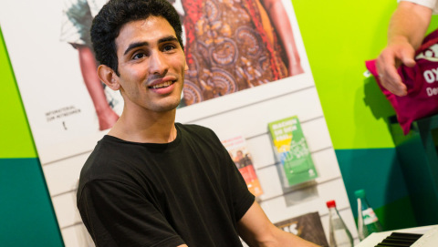 Oxfam Shop Frankfurt-Nordend - Friedensaktivist Aeham Ahmad als Gast bei der Eröffnung 2016