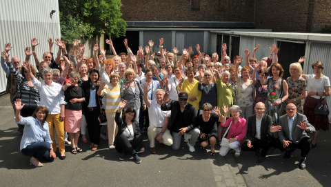 Oxfam Shop Köln-Südstadt - Shop-Team mit prominenten Gästen beim 25. Shop-Geburtstag 2016