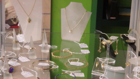 Echtschmuck im Oxfam Shop