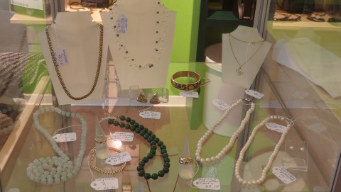 Goldschmuck und Perlen