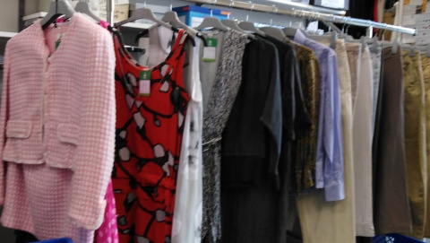 Designer-Kleidung im Oxfam Shop Hamburg-Ottensen