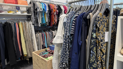Kleidung aus den Oxfam Shops