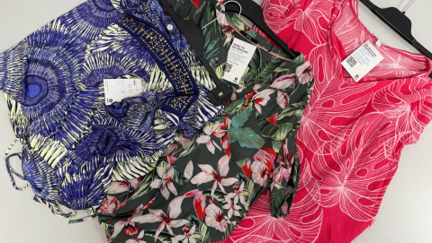Kleidung aus den Oxfam Shops