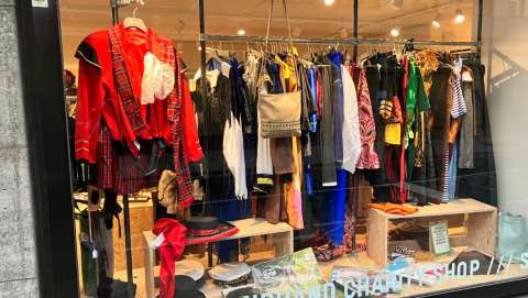 Fastnachtkostüme im Oxfam Shop Mainz