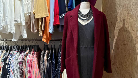 Herbstliche Mode im Oxfam Shop