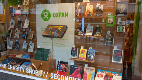 Oxfam Shop Darmstadt - Buchshop Schaufenster