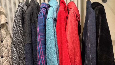 Warme Kleidung aus dem Oxfam Shop