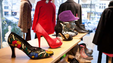 Pumps im Oxfam Shop 