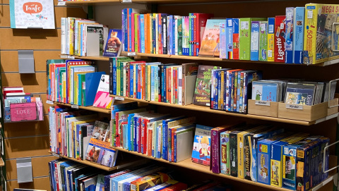 Spiele im Oxfam Shop