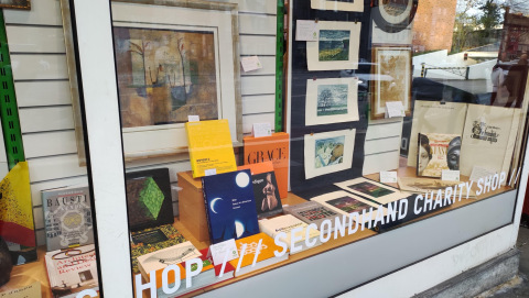 Kunst aus dem Oxfam Shop