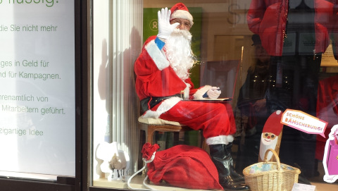 Nikolaus im Oxfam Shop