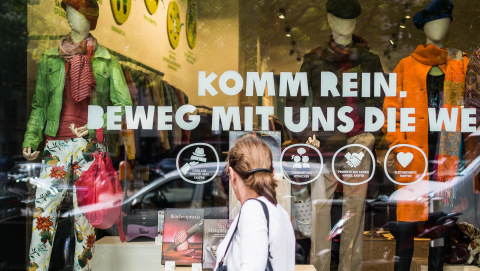 Schaufenster des Shops Oxfam MOVE Berlin