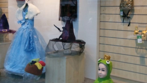 Schaufenster im Oxfam Shop Berlin Schöneberg