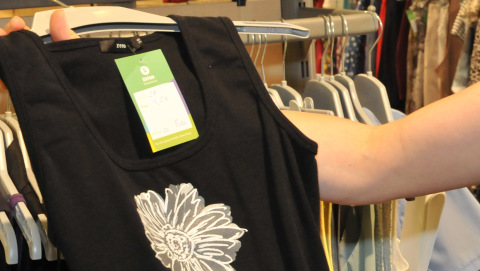 Top für den Sommer im Oxfam Shop
